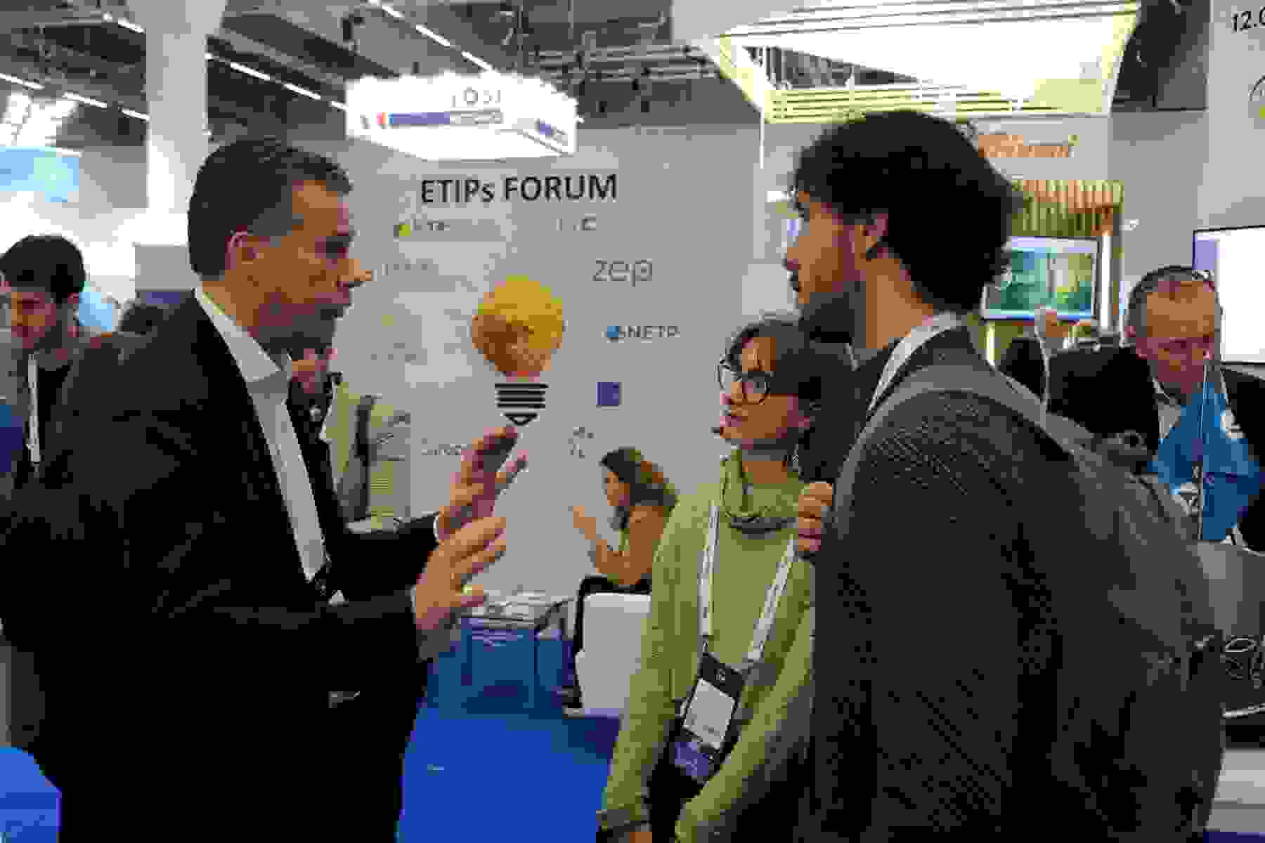 People talking at Graphene Flagship Enlit Europe booth